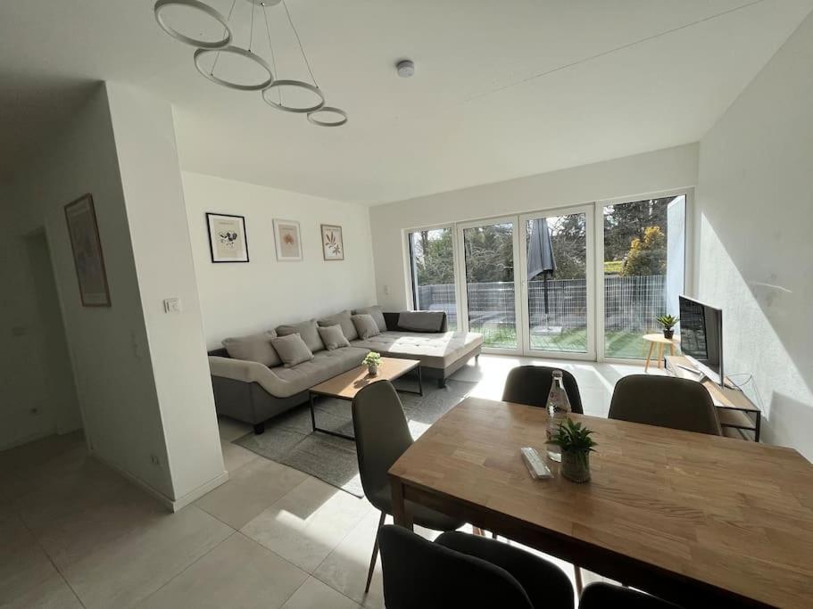 3 Zw 95 M2 Neubau Kostenlos Parkplatz Im Hof Kitzingen Exterior foto